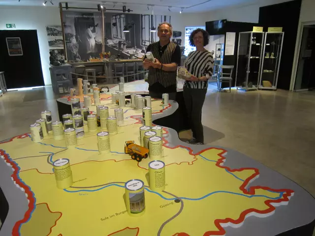 Eine Landkarte zeigt die Orte der ausgestellten Bodenschätze. | Foto: Niko Potsch