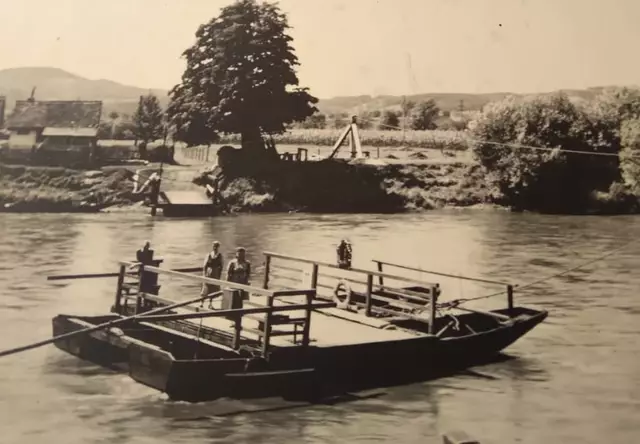 Der Fährbetrieb zwischen Gratkorn und Gratwein-Straßengel wurde in den 60er Jahren des vorigen Jahrhunderts eingestellt. Jetzt erinnert ein Denkmal an das große Fährunglück vor 150 Jahren. | Foto: Privatsammlung Familie Huber