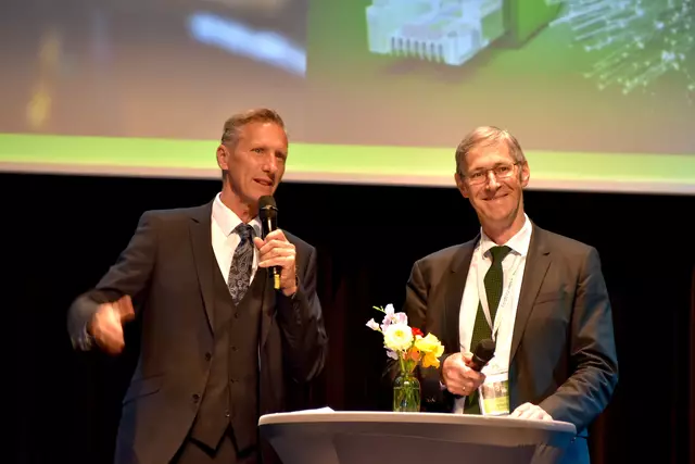 Oliver Zeisberger (l) und Erich Rybar, Geschäftsführer der Feistritzwerke und Stadtwerke Gleisdorf (r) | Foto: MeinBezirk