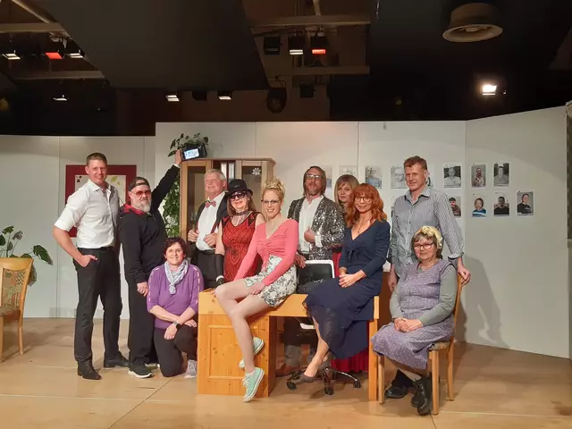 Die Theatergruppe Mittleres Lafnitztal aus Neudau und Neudauberg feiert mit der Komödie "Napoleon lebt" Premiere am Freitag, dem 9. Mai. | Foto: Theatergruppe Mittleres Lafnitztal