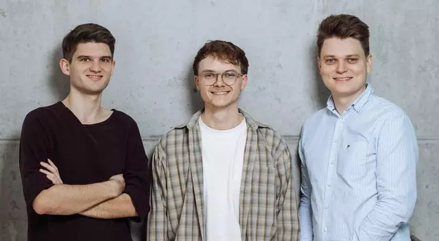 Hagenberger FH-OÖ-Absolventen (von links): Kevin Händel aus Linz, Hannes Wolfmayr aus Gallneukirchen und Jakob Stadlhuber aus Linz. | Foto: winkk GmbH