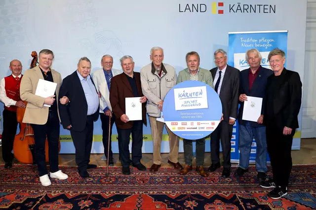 (v.l.) Christian Cijan, Rudolf Cijan, Dietmar Lacker, Kurt Raunegger, Ernst Primosch, Marijan Velik, Peter Kaiser, Hanns Gressel, Arno Arthofer | Foto: LPD Kärnten/Kuess