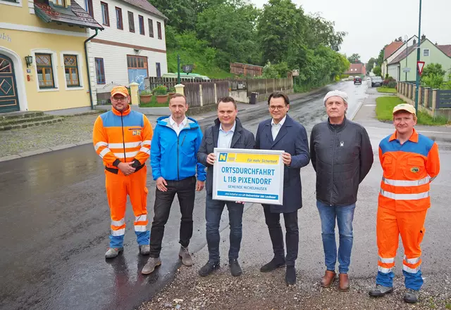 Norbert Kranabetter (Straßenmeisterei Atzenbrugg), DI Harald Kaufmann (Leiter der NÖ Straßenbauabteilung Tulln), LAbg. Andreas Bors (i.V. LH-Stv. Udo Landbauer), Bernhard Heinl (Bgm. von Michelhausen), Horst Kronawetter (Leiter der Straßenmeisterei Atzenbrugg), Andreas Figl (Straßenmeisterei Atzenbrugg) | Foto: NÖ STD