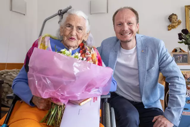Glückwunsch zum 100. Geburtstag an Frau Isolde Rochart-Falkner.  | Foto: M. Freinhofer