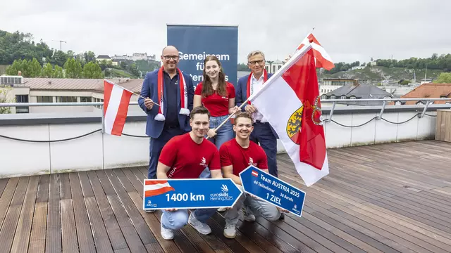  Salzburg schickt drei junge Fachkräfte ins Rennen um EM-Gold. Im Bild (v. l.): Jürgen Kraft, Geschäftsführer von SkillsAustria, Stuckateur und Trockenausbauer Misal Omerovic, Mode-Technologin Theresa Fink, Land- und Baumaschinentechniker Marvin Gassner, WKS-Präsident Peter Buchmüller. | Foto: WKS/wildbild