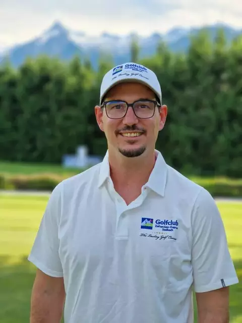 Sportwart Benedikt Hahn ließ die letzte Saison Revue passieren. | Foto: GC Zell am See