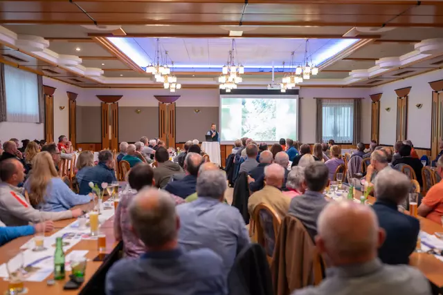 Der Saal im Gasthof Blumauer in Rainbach war voll besetzt. | Foto: Verbund AG/Röbl