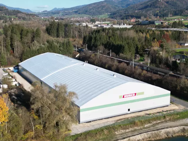 Die neue Logistikhalle ist in ihrer Form eine der größten jemals in Österreich gebauten. | Foto: Johann Huber Spedition und Transport GmbH