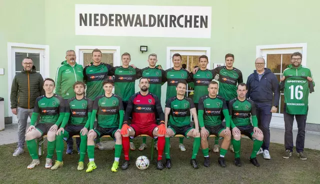 Sportlich startet die Sektion Fußball mit den neuen Dressen in die Saison. | Foto: Union Ascendor Niederwaldkirchen