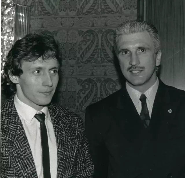 SVS-Jahrhundertspieler Mario Brenter am Foto mit Hans Krankl, der in Spittals Bundesligasaison 1984/85 bei Rapid Wien spielte.
