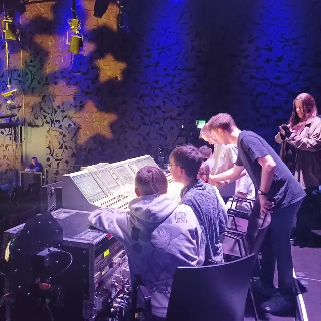 Im Theaterunterricht setzen Schüler der MS Laßnitzhöhe Themen wie Verantwortung, Freundschaft und Menschlichkeit um. | Foto: Pasch