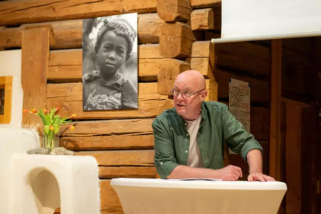 Charly Rabanser begeisterte mit seiner Laudatio die BesucherInnen | Foto: Hannelore Kirchner photography