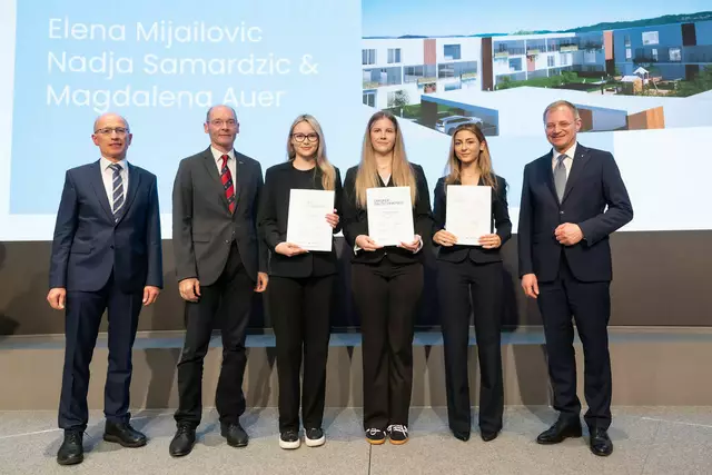 Georg Neumann (Landesinnung Bau), Innungsgeschäftsführer Markus Hofer, Elena Mijailovic, Magdalena Auer, Nadja Samardzic und Landeshauptmann Thomas Stelzer bei der Verleihung des Bautechnikpreises. | Foto: Röbl
