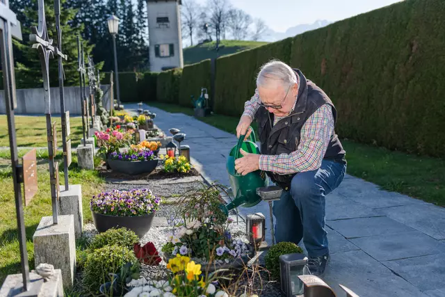 Foto: Sofia Pellegrini: Auch "Zeitpolster" Gründer Gernot Jochum-Müller (re) investiert in die "Zeit-Vorsorge" und berichtet in der Fernsehgondel bei Andreas Seeburger über seinen Verein.