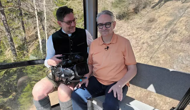 Foto: Sofia Pellegrini: Auch "Zeitpolster" Gründer Gernot Jochum-Müller (re) investiert in die "Zeit-Vorsorge" und berichtet in der Fernsehgondel bei Andreas Seeburger über seinen Verein.