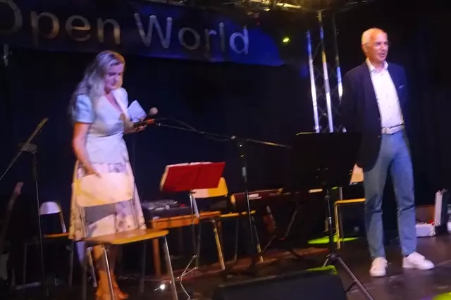 Moderatorin Yasemin Sevin und Vorsitzender des Arbeitskreises Hans Peter Hermann | Foto: Erwin Matl