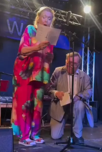 Helene Levar und Erwin Matl beim Vortrag von "Der Rauchfangkehrer" | Foto: Hainburger Autorenrunde