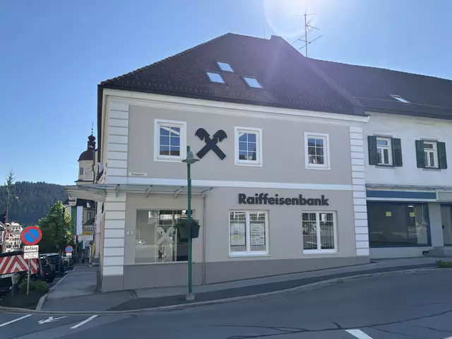 Das renovierte Bankgebäude glänzt im Herzen von Birkfeld. | Foto: MeinBezirk/PeterJ