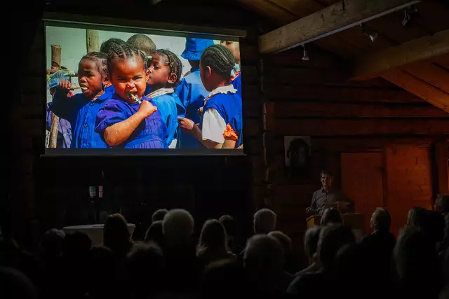 Gemeinsames Zähne putzen vor Beginn der Schule. | Foto: Hannelore Kirchner photography