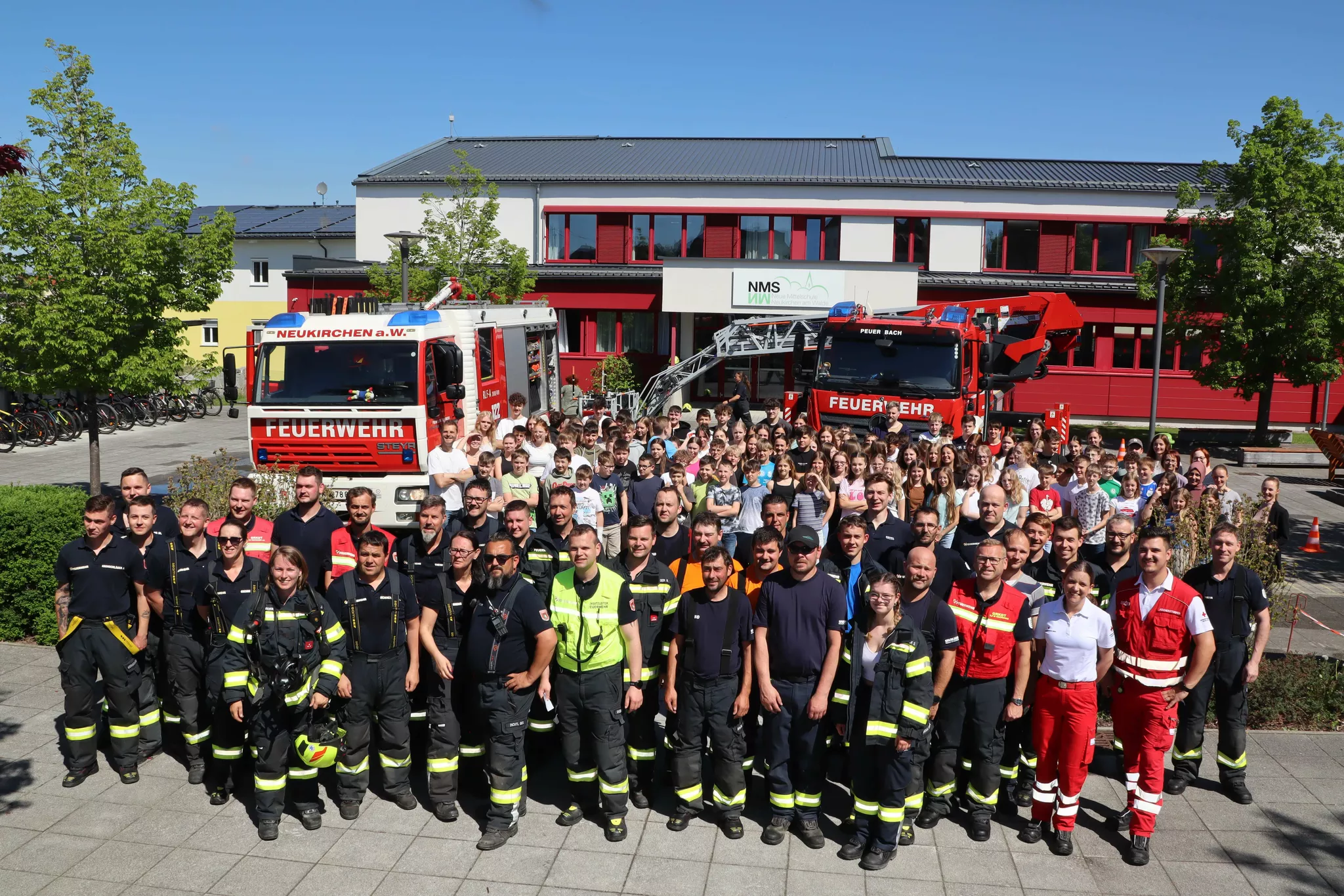 Großeinsatz Mittelschule Neukirchen: 