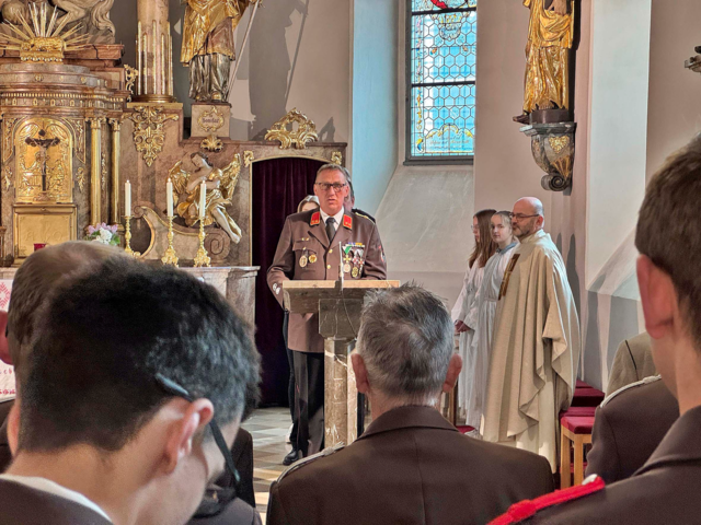 Franz Poschacher beim Lesen der Fürbitten | Foto: FF Kraubath