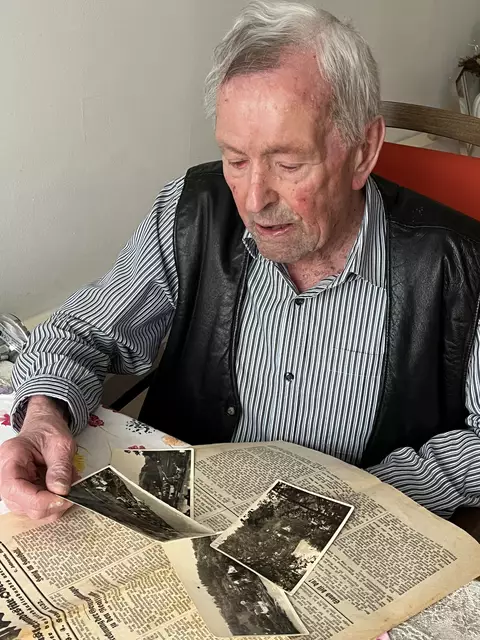 Der heute 93-jährige Alois Rackaseder war 13 Jahre alt, als im Mai 1945 der 2. Weltkrieg zu Ende ging, und lebte damals in Wernstein am Inn. Er erinnert sich noch genau an Zeit.  | Foto: Rackaseder