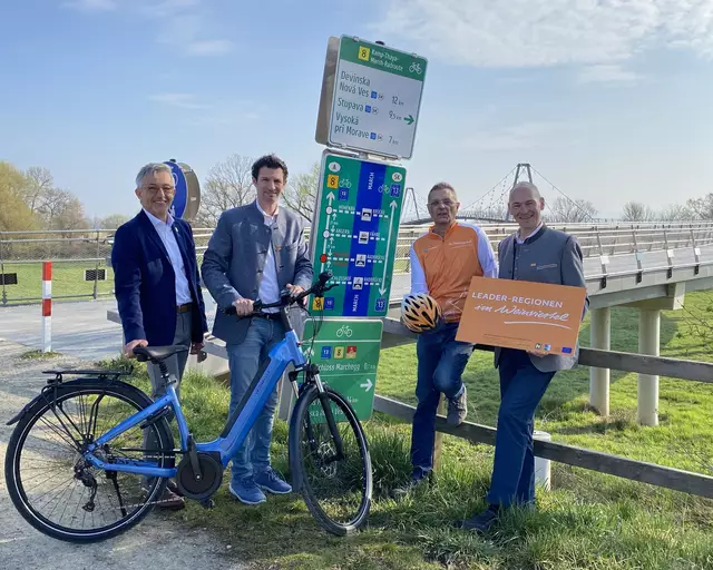 Bürgermeister Andreas Pataki (Marchegg), Landtagsabgeordneter René Lobner (Obmann Region Marchfeld), Markus Weindl (LEADER Marchfeld), Hannes Steinacker (GF Weinviertel Tourismus) | Foto: LEADER Region Marchfeld