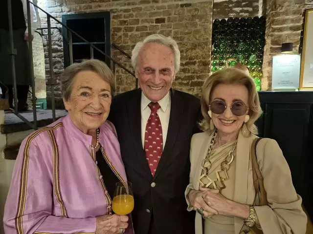 Die ehemalige Bildungsministerin Elisabeth Gehrer (11.5.) und „Sacher-Lady“ Elisabeth Gürtler (7.5.). In der Mitte Stierbundgründer Josef Höchtl. | Foto: Hochmuth