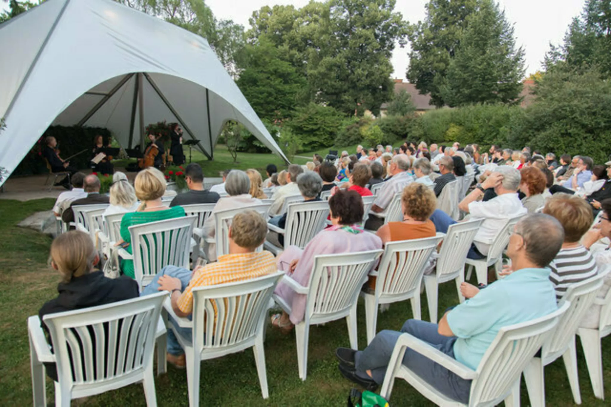 "Wort & Klang" Botanischer Garten die Open AirSommerbühne Linz