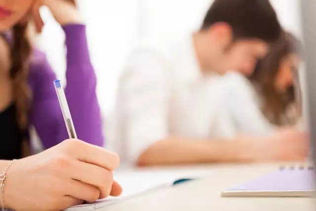 Die sechs Schüler haben bereits drei Stunden an der falschen Matura geschrieben, bevor der Fehler bemerkt wurde. | Foto: panthermedia/minervastock