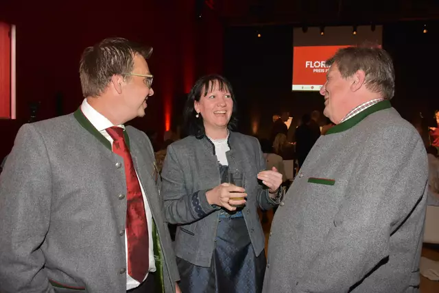 Karl Tremetsberger aus Pabneukirchen ist Florian-Bezirkssieger 2025. Roland Raab, Barbara Payreder, Karl Tremetsberger.  | Foto: Robert Zinterhof