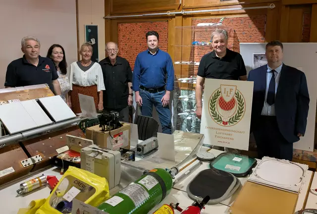 Eröffnung „Aircraft Inside“: Stadtarchivchef Hubert Binder, GR Manuela Binder, StR Astrid Taschner, VzBgm. Gerald Baugartlinger, ILF-Obmann Rudi Ster, GR Michael Pfeiffer | Foto: ILF