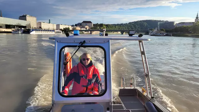 Übung am Ausbildungsboot in Linz. | Foto: Julian Lonsing