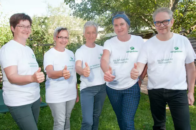 Foto: Sofia Pellegrini: Auch "Zeitpolster" Gründer Gernot Jochum-Müller (re) investiert in die "Zeit-Vorsorge" und berichtet in der Fernsehgondel bei Andreas Seeburger über seinen Verein.
