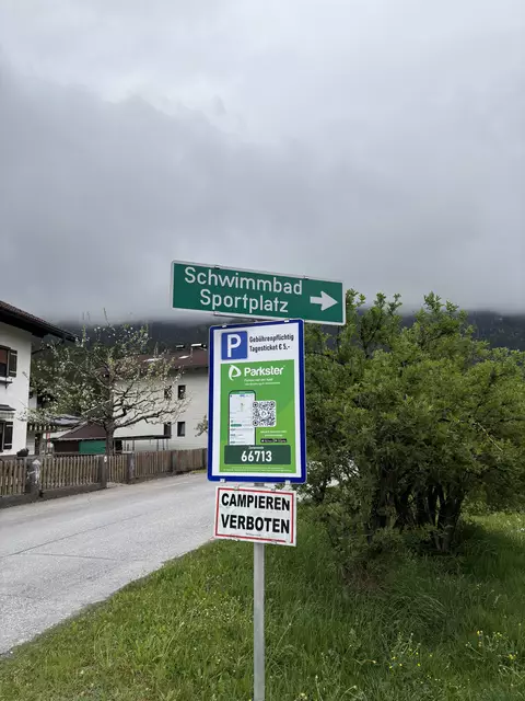 Einige Parkflächen im Ort sind gebührenpflichtig. | Foto: Reichel