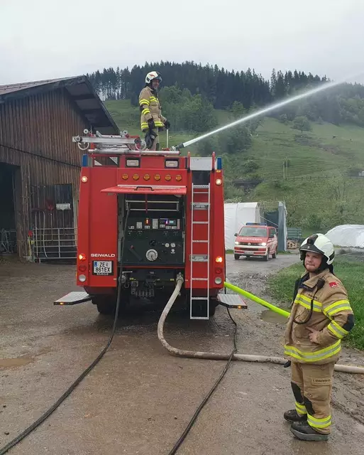 Übungsannahme war ein Heizungsbrand mit insgesamt elf vermissten Personen. | Foto: Freiwillige Feuerwehr Leogang