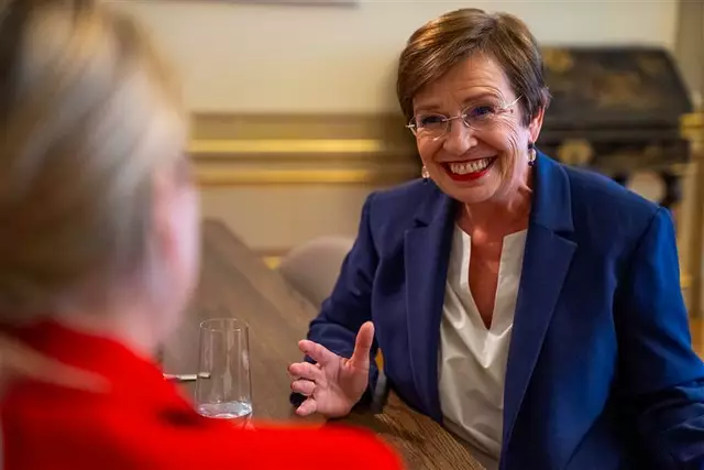 Doris Schmidauer: Ich hoffe sehr, dass sich die Gleichstellung weiter verbessert – und wir arbeiten alle daran.  | Foto: Gillian Scharf
