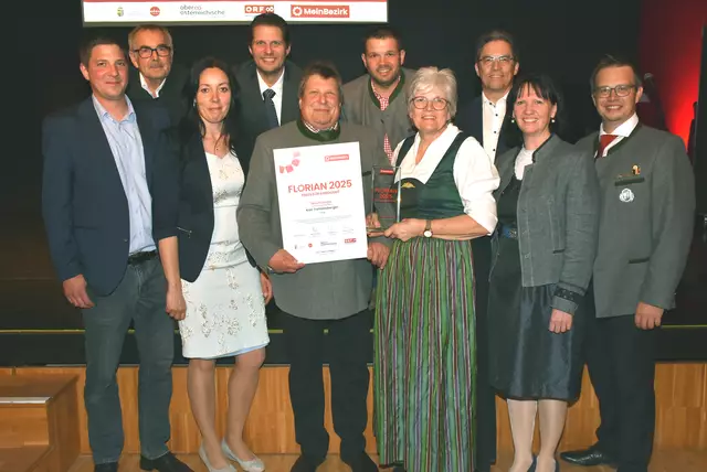 Karl Tremetsberger aus Pabneukirchen ist Florian-Bezirkssieger 2025. Mit den Mitgereisten aus Pabneukirchen.  | Foto: Robert Zinterhof