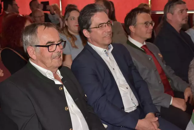Karl Tremetsberger aus Pabneukirchen ist Florian-Bezirkssieger 2025.  Mit Erich Wansch, Manfred Nenning, Roland Raab.  | Foto: Robert Zinterhof