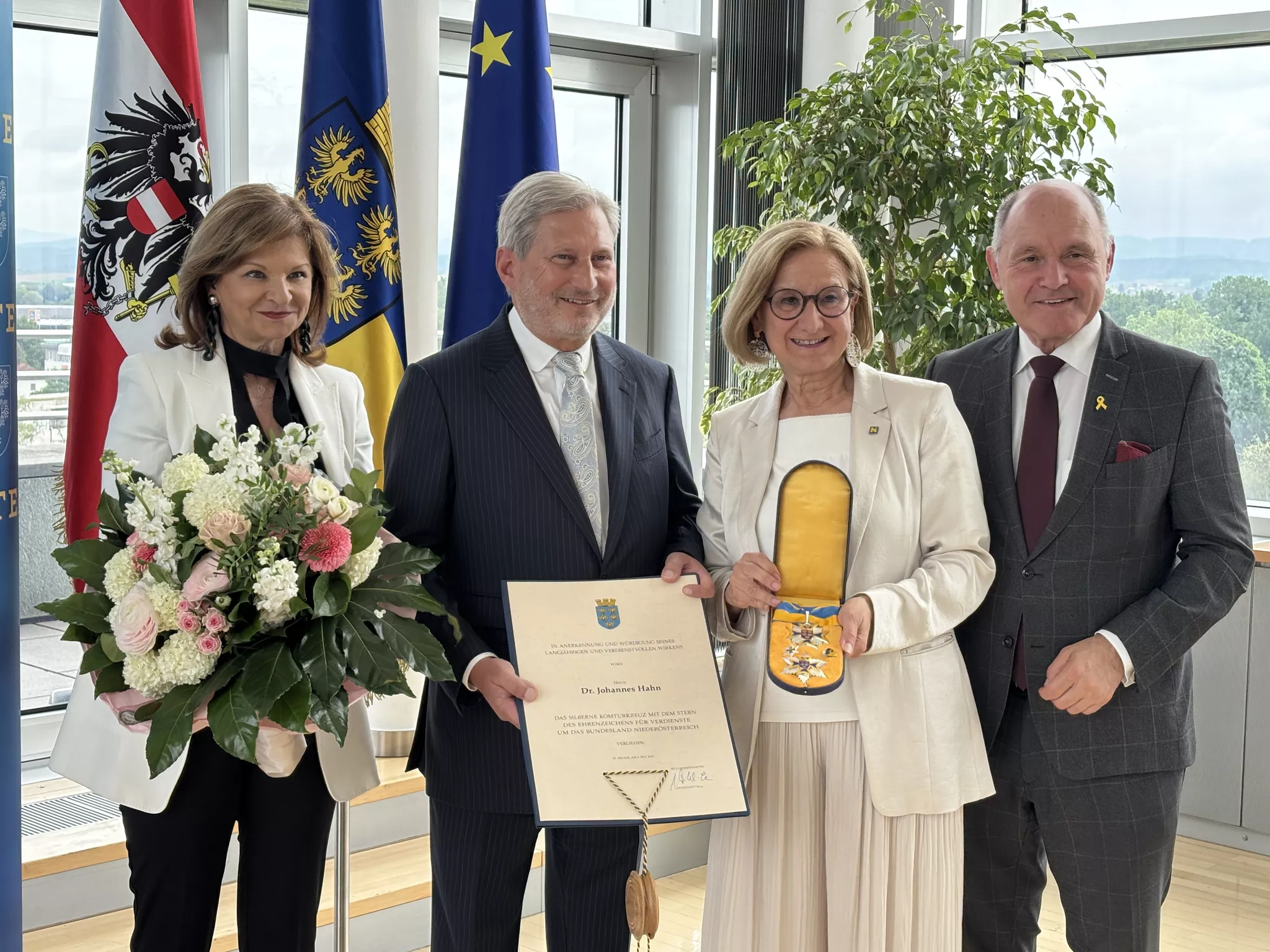 Ehrung für Johannes Hahn: Regionalpolitik, Brückenbauer und NÖ im ...