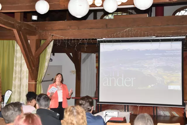 Melanie Köfeler, LAG- und Regionalmanagerin, eröffnete das dritte Regionsgespräch. | Foto: MeinBezirk.at