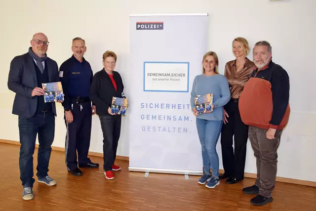 Stephan Schimanowa, Norbert Vogel,  Claudia Schwarz, Katharina Aigner, Doris Hickelsberger und Günther Huber (von links). | Foto: Bernhard Garaus