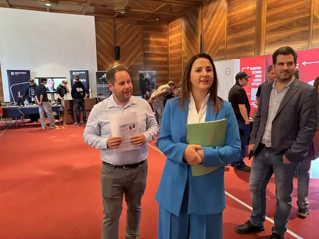 Simon Volderauer (li) mit LR Astrid Mair | Foto: Reichel