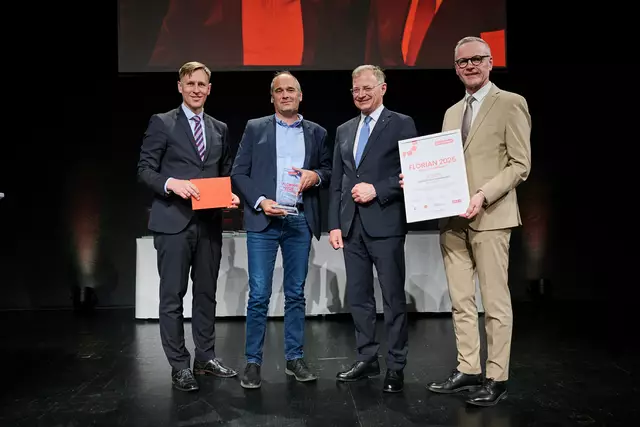 MeinBezirk OÖ-Chefredakteur Thomas Winkler, Florian-Bezirkssieger Steyr &amp; Steyr-Land Andreas Schimpelsberger, Landeshauptmann Thomas Stelzer und OÖ-Versicherung-Generaldirektor Othmar Nagl  (v. l.) | Foto: Land OÖ/Peter Christian Mayr