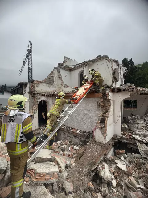 Das Einsatzszenario erforderte vollen Einsatz und volle Konzentration aller Beteiligen. | Foto: Zoom Tirol