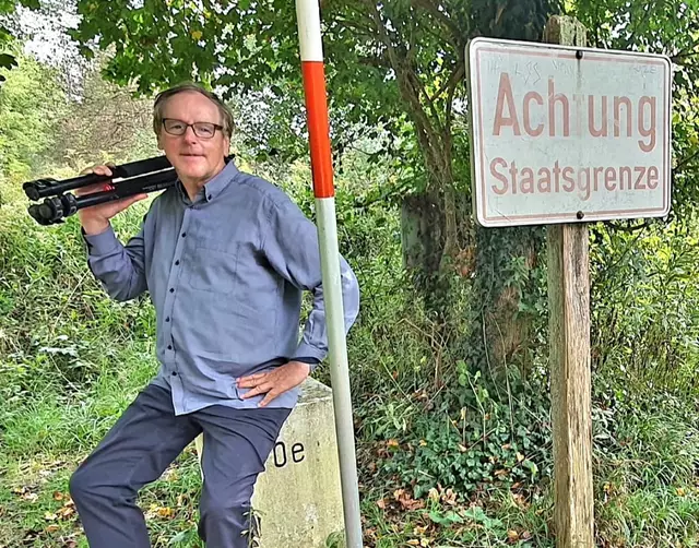 Wolfgang Stradner liebt es, sich mit seiner Ausrüstung auf die Lauer zu legen. Hier beim sogenannten Einserstein in Sicheldorf. | Foto: Stradner