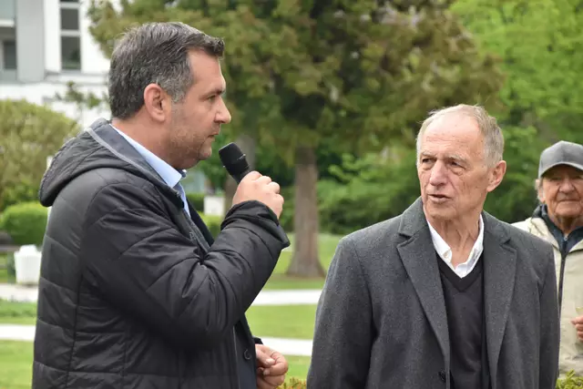 Bürgermeister Stefan Laimer würdigt das Wirken von Hannes Steiger | Foto: Michael Strini