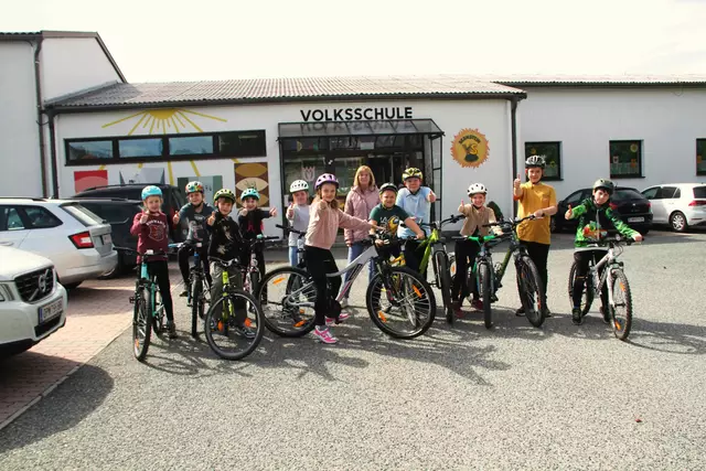 Die Volksschülerinnen und Schüler in Bernstein bereiten sich intensiv auf die Radfahrprüfung vor. | Foto: Peter Seper