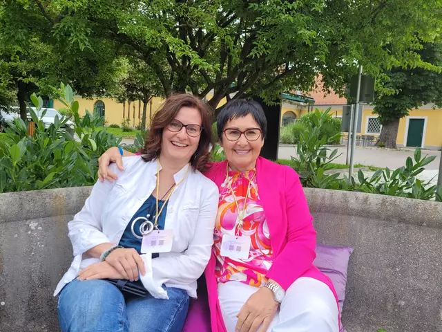 Die beiden Wiener Autorinnen Marie Fröhlich (re.) und Sonja Warter nehmen ihre Leser mit auf eine außergewöhnliche Entdeckungsreise durch den Vatikan | Foto: Warter