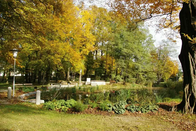Im Melker Alpenvorland liegt St. Leonhard am Forst mit seinem weitläufigen Schlosspark und seinem altehrwürdigen Schlossgebäude. | Foto: Gemeinde St. Leonhard